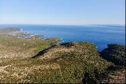 Land with a sea view on Hvar