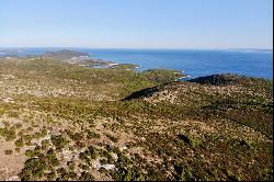 Land with a sea view on Hvar