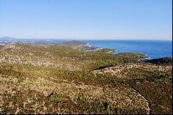 Land with a sea view on Hvar