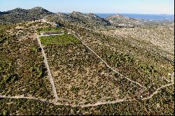 Land with a sea view on Hvar