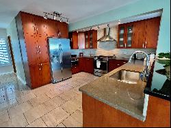 Academic Rental in the heart of Middle Beach, direct waterfront, fully furnished