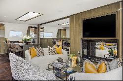 Exquisite three-bedroom duplex penthouse in Kensington