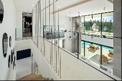 Contemporary villa with pool in Nueva Andalucia