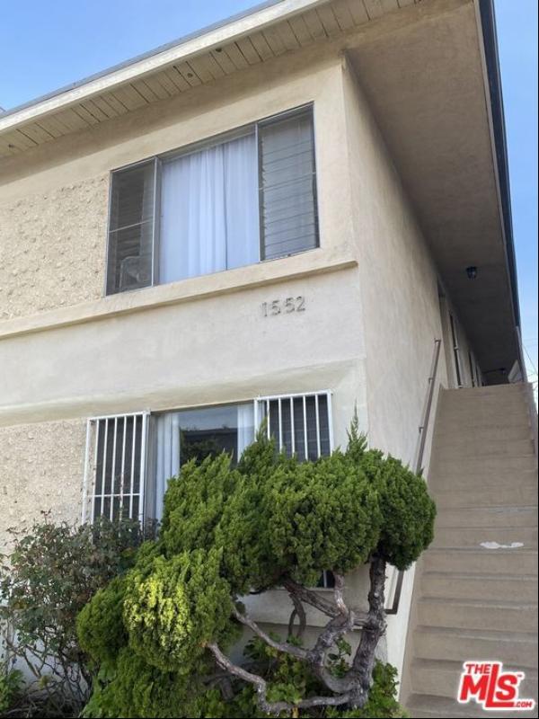 1552 Brockton Avenue #8, Los Angeles CA 90025