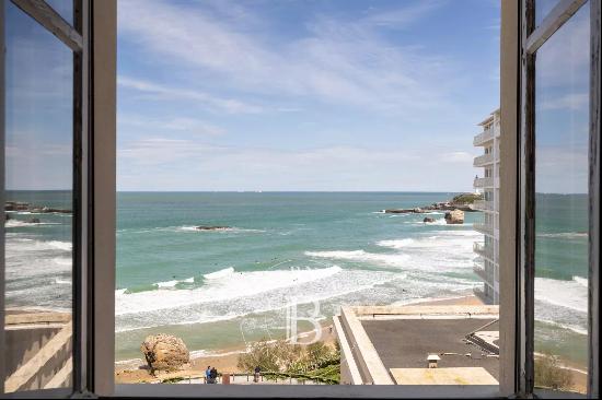 BIARRITZ, HEART OF TOWN,  SEA VIEW APARTMENT OF 147 M² ON THE TOP FLOOR