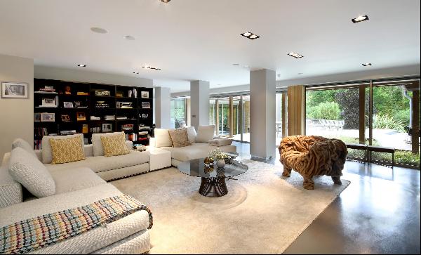 Contemporary living with spectacular gardens on one of Sunningdale’s finest roads.
