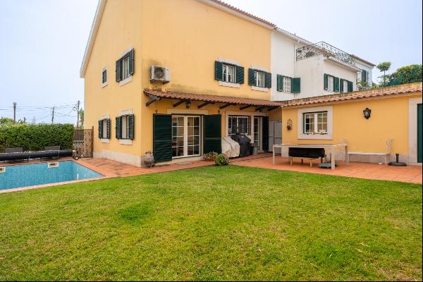 Beautifully renovated 4+2-bedroom house with garden and swimming pool in Restelo, Lisbon.