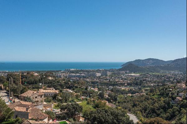 Charming villa with sea view in residential area in Mandelieu-la-Napoule.