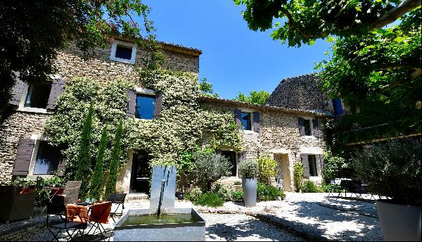 Magnificent stone property for sale in Gordes.