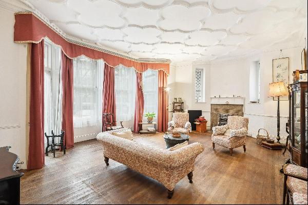 A four bedroom First Floor Flat for sale in Ashley Gardens, SW1.