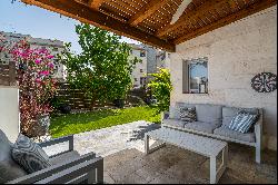 Gorgeous Garden Apartment in the Valley Neighborhood