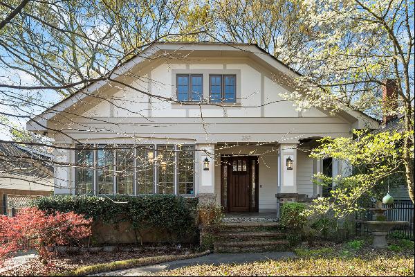 Stunning Fully-Furnished Craftsman Just A Stone's Throw To Piedmont Park