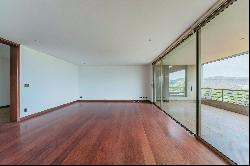 4-bedroom apartment, 5 bathrooms, including services in Las Condes.