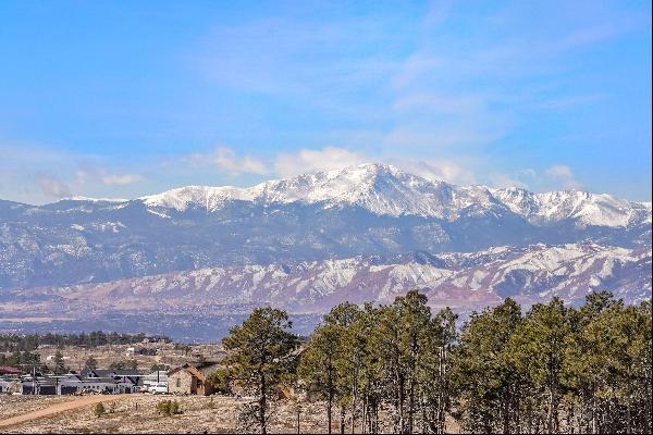 Exceptional Panoramic Views of Pikes Peak