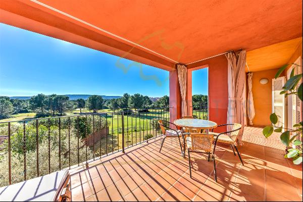 Penthouse in Nova Santa Ponsa in mediterranean complex directly on the golf course