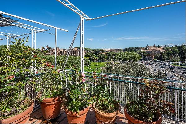 Penthouse with breathtaking views on the Colosseum