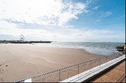 SUPERB APARTMENT WITH LARGE TERRACE AND SEA VIEW ROYAN