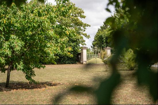 Family Property at the gates of La Rochell