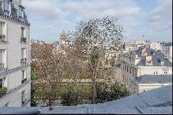 Renovated and bright top floor apartment with a view of Les Invalides