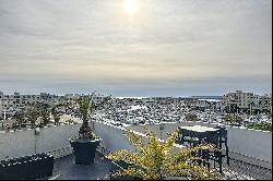 CARNON - APARTMENT OF 183 M² WITH A 135 m² TERRACE OVERLOOKING THE SEA