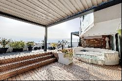 CARNON - APARTMENT OF 183 M² WITH A 135 m² TERRACE OVERLOOKING THE SEA