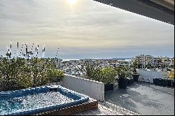 CARNON - APARTMENT OF 183 sqm WITH A 135 sqm TERRACE OVERLOOKING THE SEA