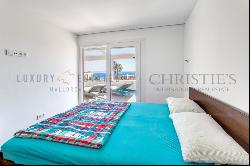 Large apartment in Cas Català with sea views