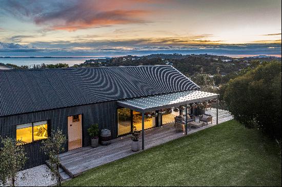 27 Beresford Avenue, Surfdale, Waiheke Island, New Zealand