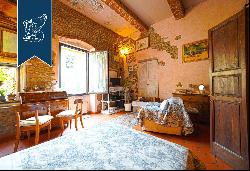 Elegance and Art for sale in Florence: Frescoed apartment on the Piano Nobile of a histori