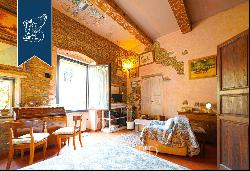 Elegance and Art for sale in Florence: Frescoed apartment on the Piano Nobile of a histori