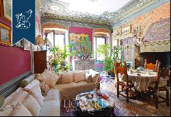 Elegance and Art for sale in Florence: Frescoed apartment on the Piano Nobile of a histori