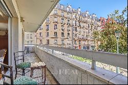 Paris 17th District – A sunny 2/3 bed apartment