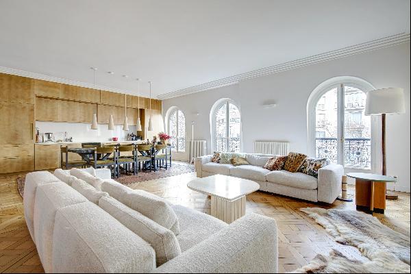 Paris 17th District – An elegant 3-bed apartment