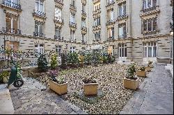 Paris 16th District – An elegant and very spacious apartment