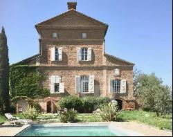 CASTLE typical of the Toulouse region, 15 minutes from downtown, 1200 m2 with reception r