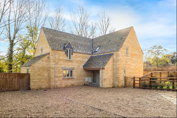 1 Old School Meadow is an expertly designed 4 bedroom detached property by Mackenzie Mille