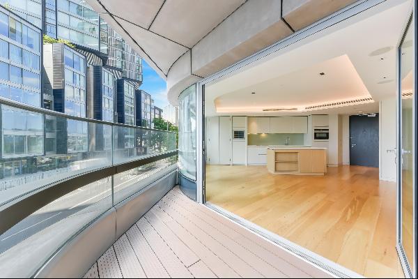 Large modern one bedroom apartment in Canaletto Tower, EC1V