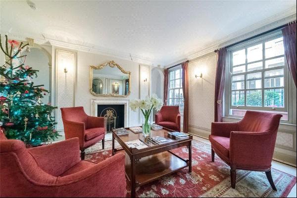 A spacious three bedroom apartment located near Grosvenor Square in Mayfair, W1K