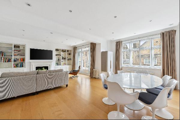 A bright and spacious three bedroom flat to rent in Marylebone W1