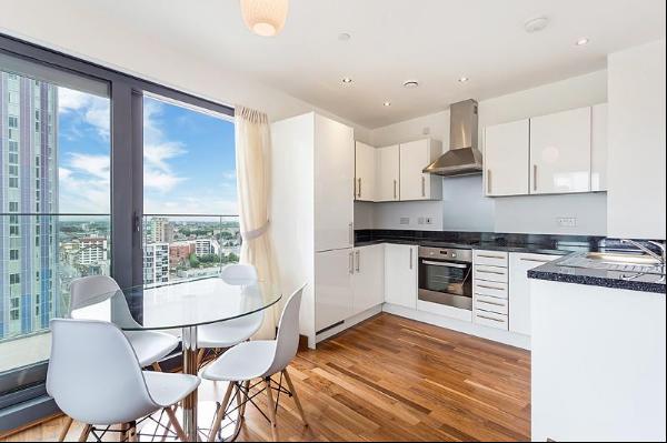 2 bedrooms, 2 bathrooms flat to rent in Stratford E15 with  panoramic skyline views, gym a