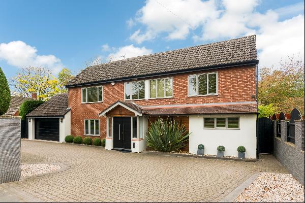 A detached four bedroom family home close to Stratford-upon-Avon town centre.