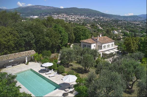A perfumer's mansion with pool and views in Grasse.