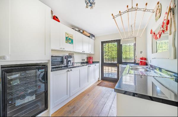 A fantastic detached family home situated in a popular residential road in Shiplake.