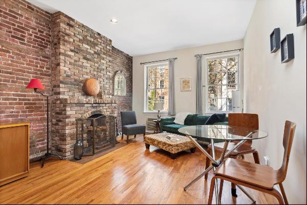 <span>Located on a lovely, tree-lined Prime Chelsea block this quiet 1 bedroom apartment o