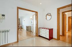 Flat, 4 bedrooms, for Rent