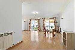 Flat, 4 bedrooms, for Rent