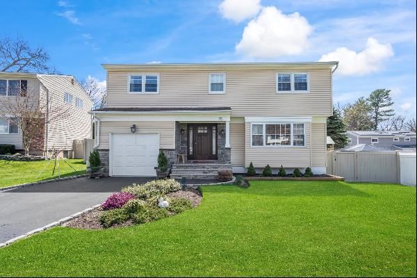 Great location in North Syosset!    Beautiful & updated open floor plan home on a quiet cu