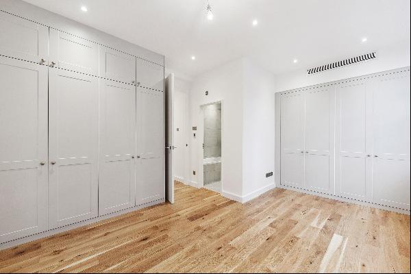 A three bedroom apart lateral apartment in Chelsea SW3