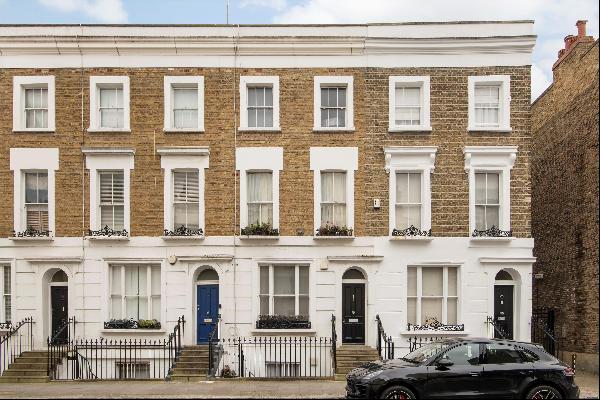An immaculate one bedroom flat with communal garden access For Sale in Chelsea, SW3.
