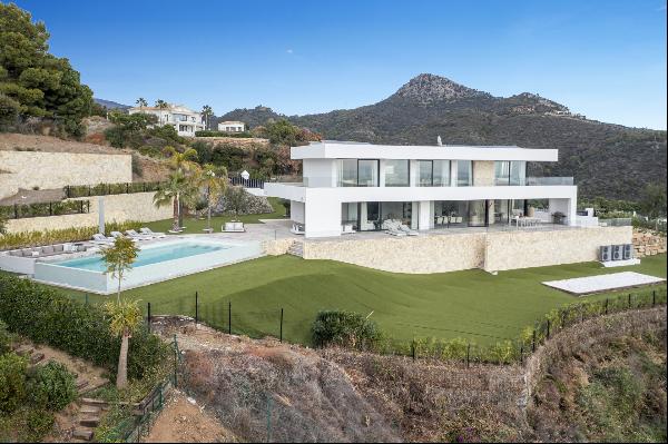 South facing. modern villa with panoramic views in Monte Mayor